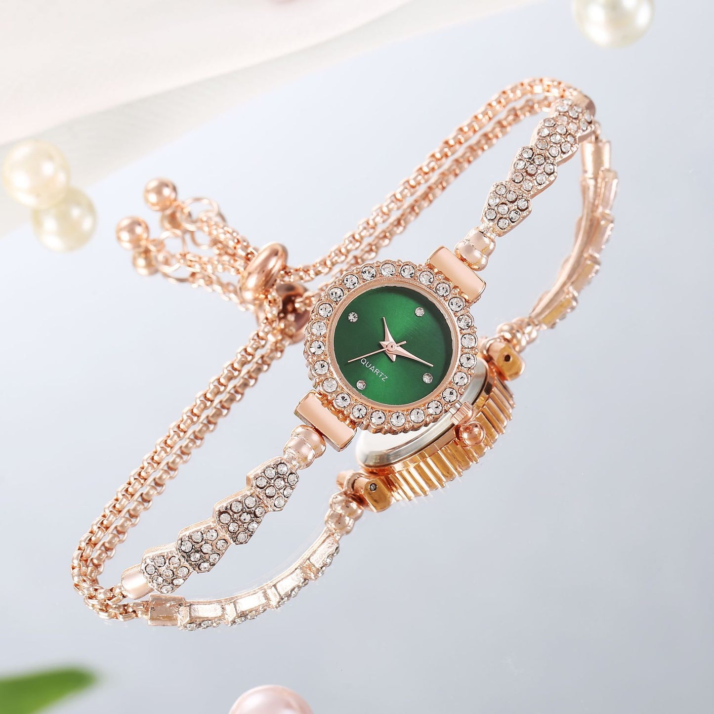 Montre Femme Luxe & Mode – Bracelet Fin Doré, Élégance Bijou