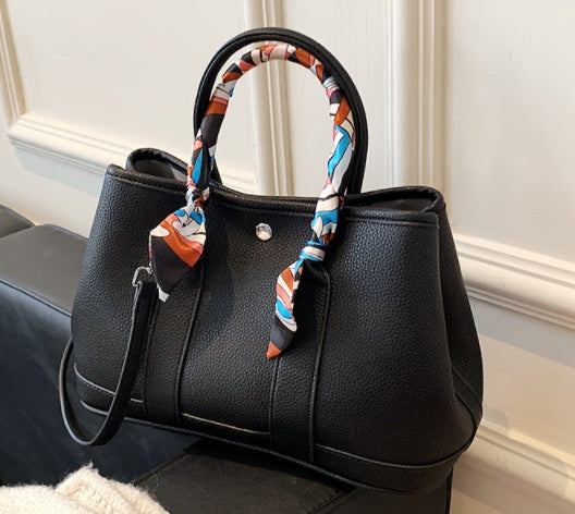 Sac Cabas Motif Foulard – Élégance Sauvage | sosoleil
